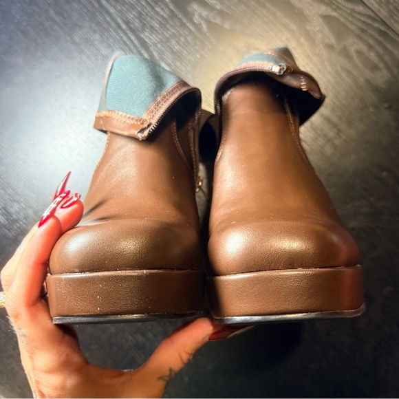 TOP Moda Tan Heeled Boots - Picture 8 of 8